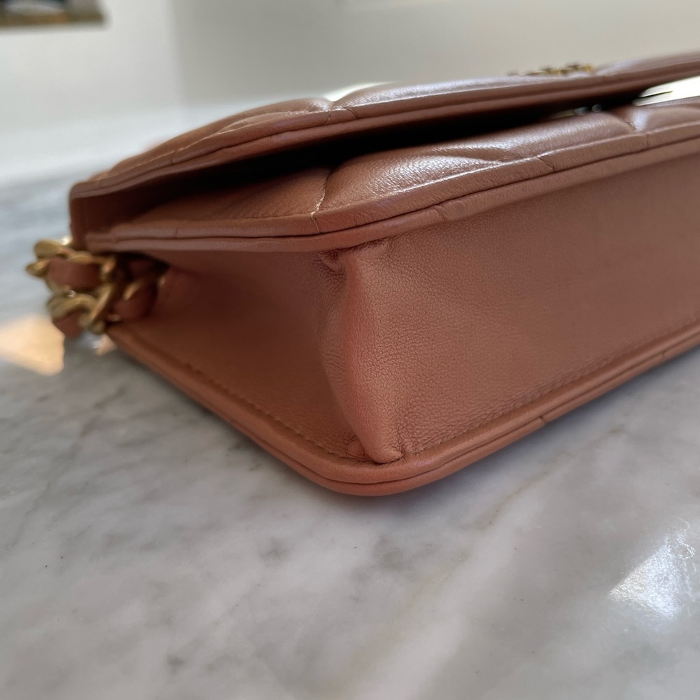 Chanel 19 WOC brown - Picture 9 of 14